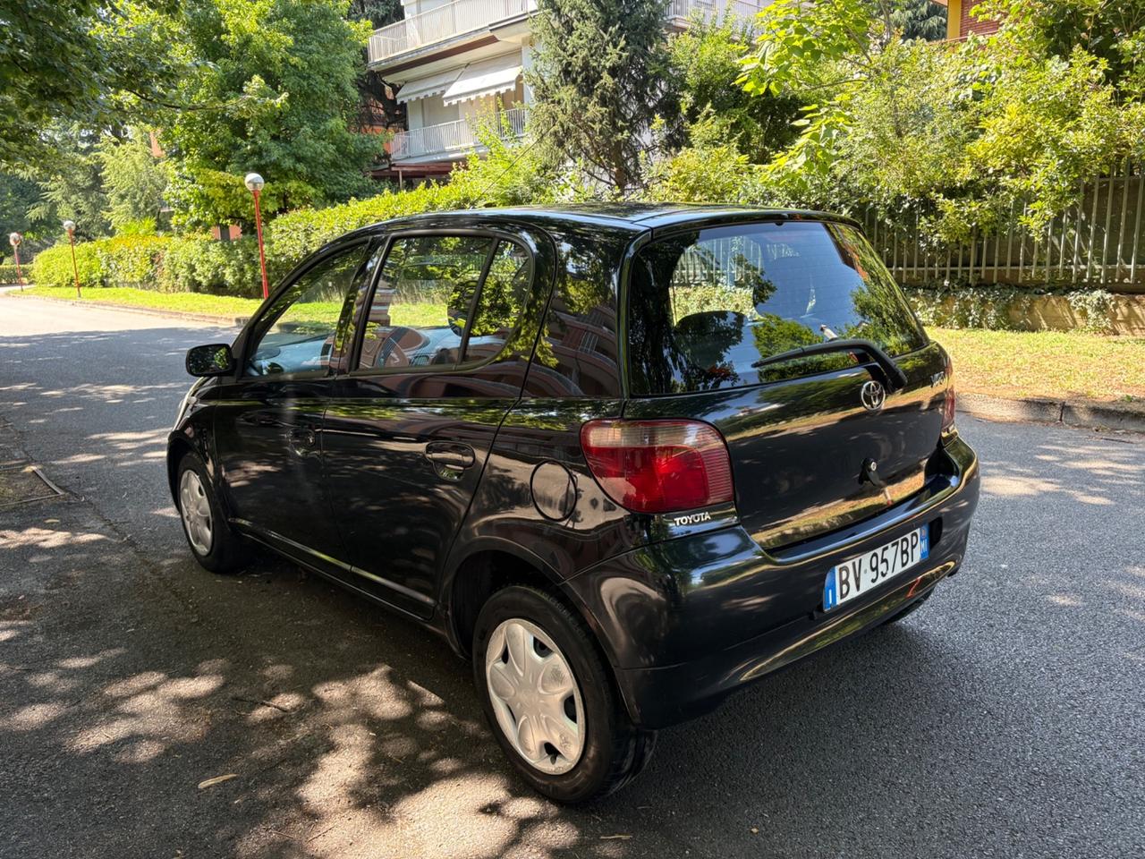 Toyota Yaris 1.0i 16V cat 5 porte Sol