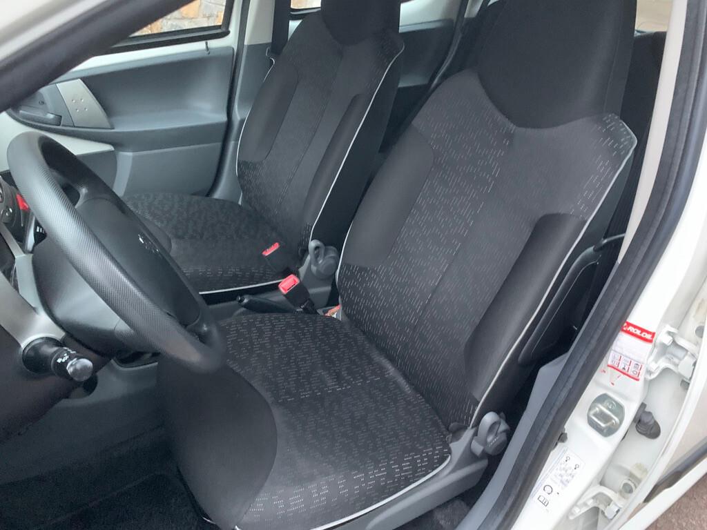 Peugeot 107 1.0 68CV 5p. 5.400 KM !!!!