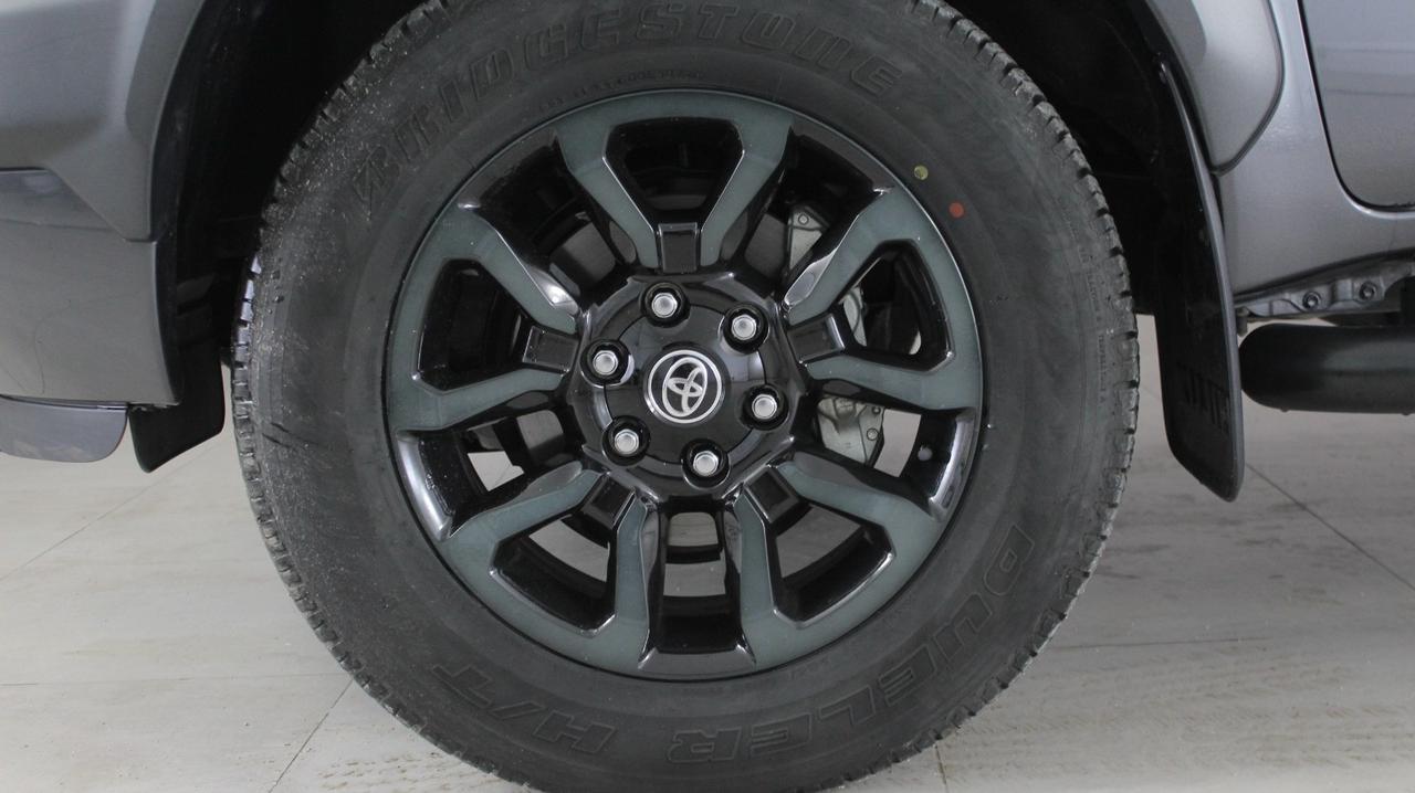 TOYOTA Hilux IV 2021 - Hilux 2.8 d double cab Invincible 4wd auto