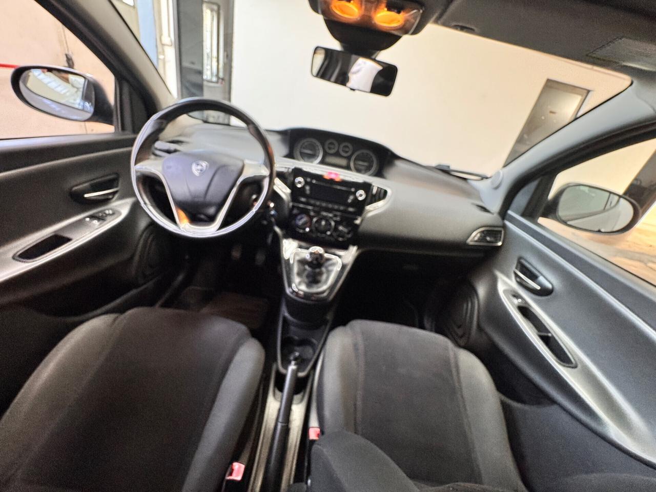 Lancia Ypsilon 1.2 69 CV 5 porte Platinum