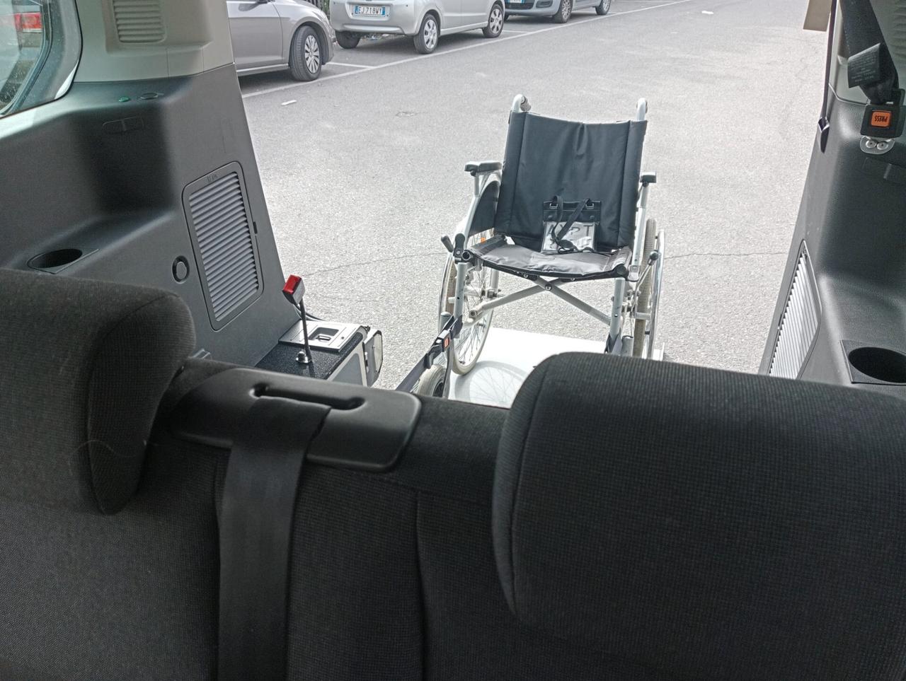 Ford Tourneo Connect Pianale ribassato con rampa disabili in carrozzina