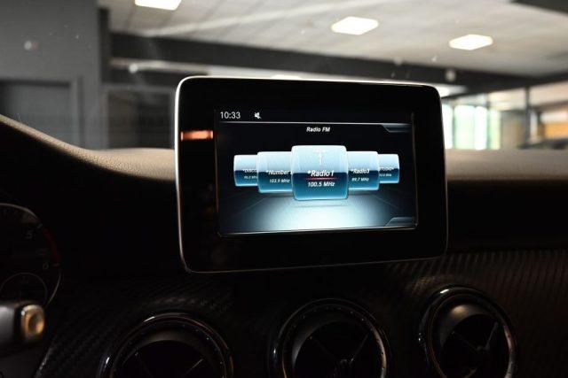 MERCEDES-BENZ GLA 180 D EXECUTIVE AUT.TEL CERCHI 17"VETRI SCURI SED.RISC