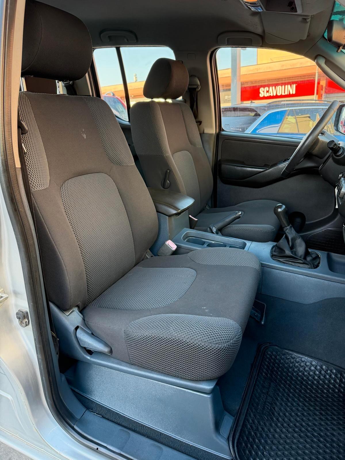 Nissan Navara 2.5 dCi 4 porte Double Cab Sport