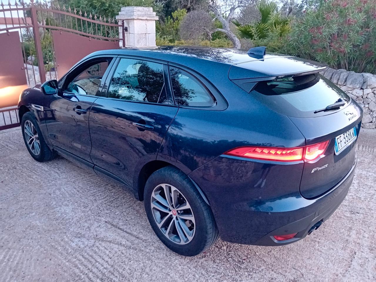 Jaguar F-Pace 2.0 D 180 CV AWD R-Sport