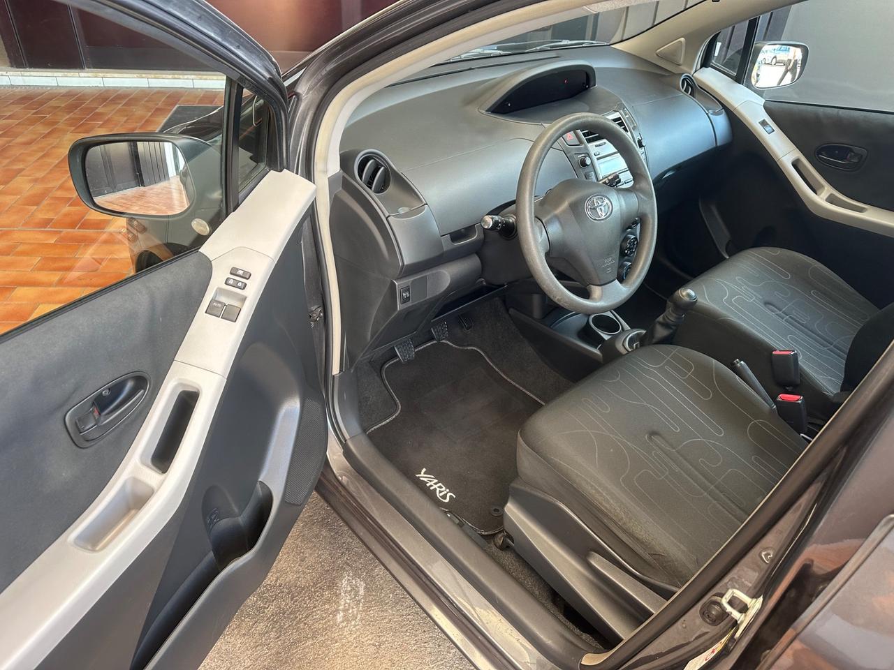 Toyota Yaris 1.0 5 porte Sol
