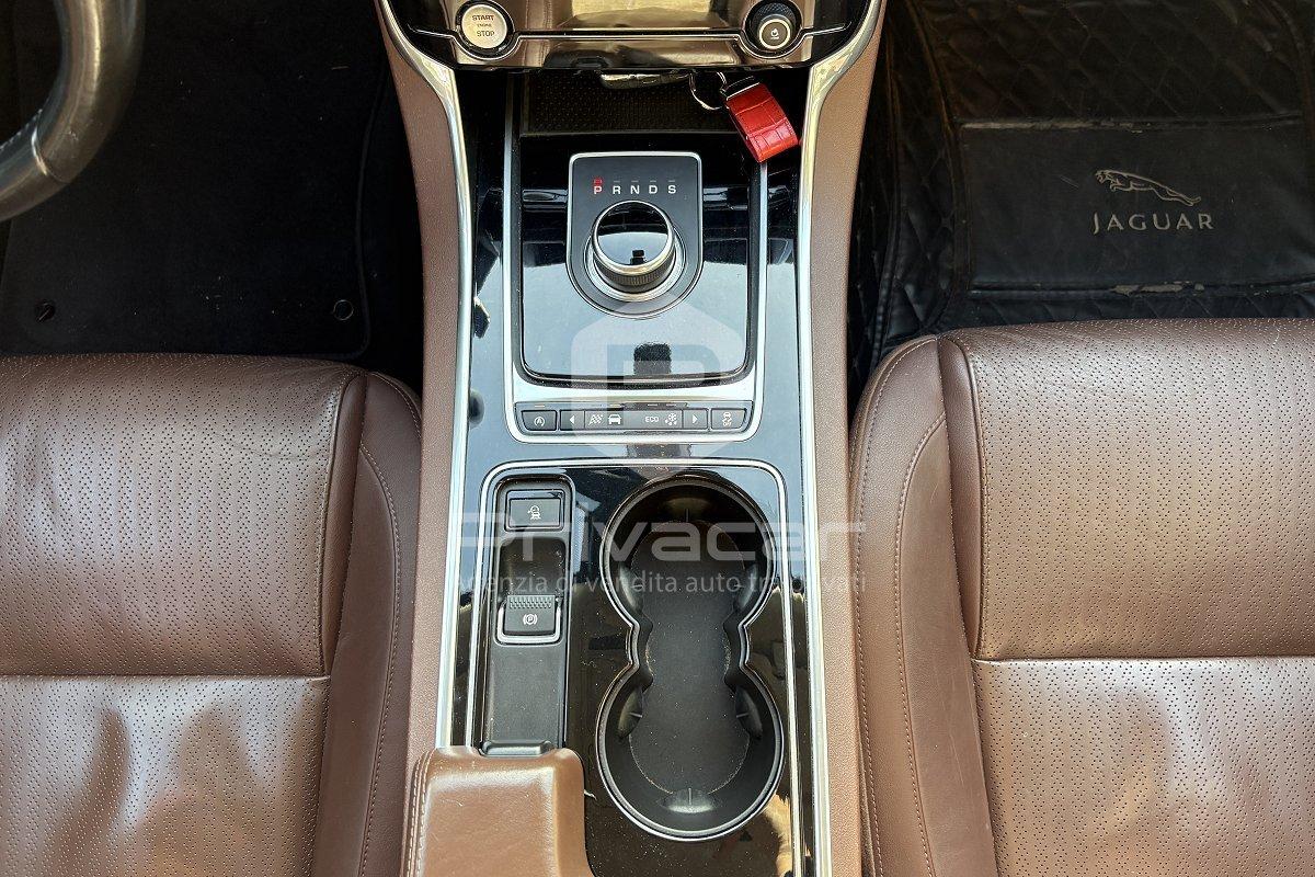JAGUAR XE 2.0 D Turbo 180CV aut. Prestige