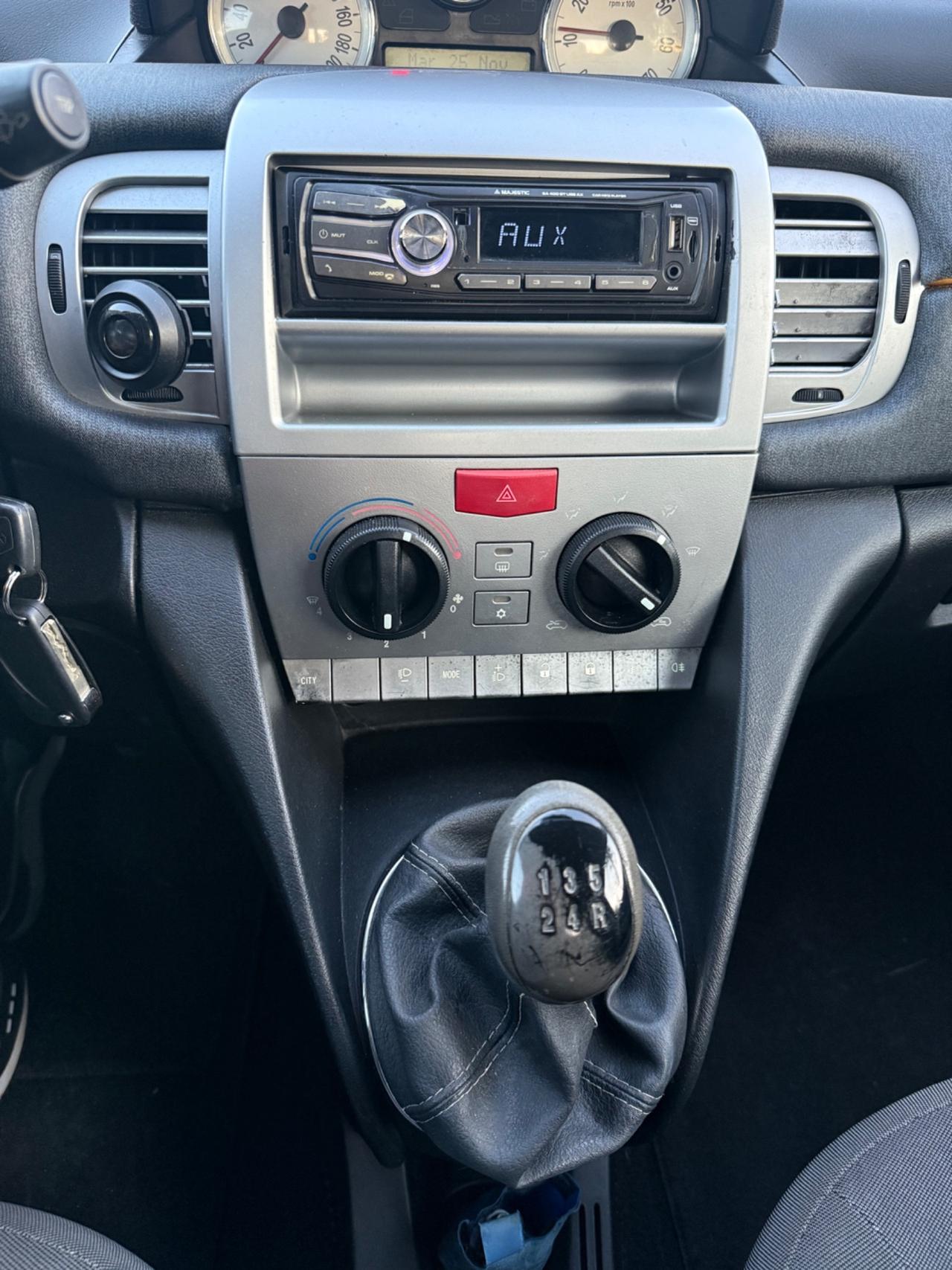 Lancia Ypsilon 1.2 Oro Giallo