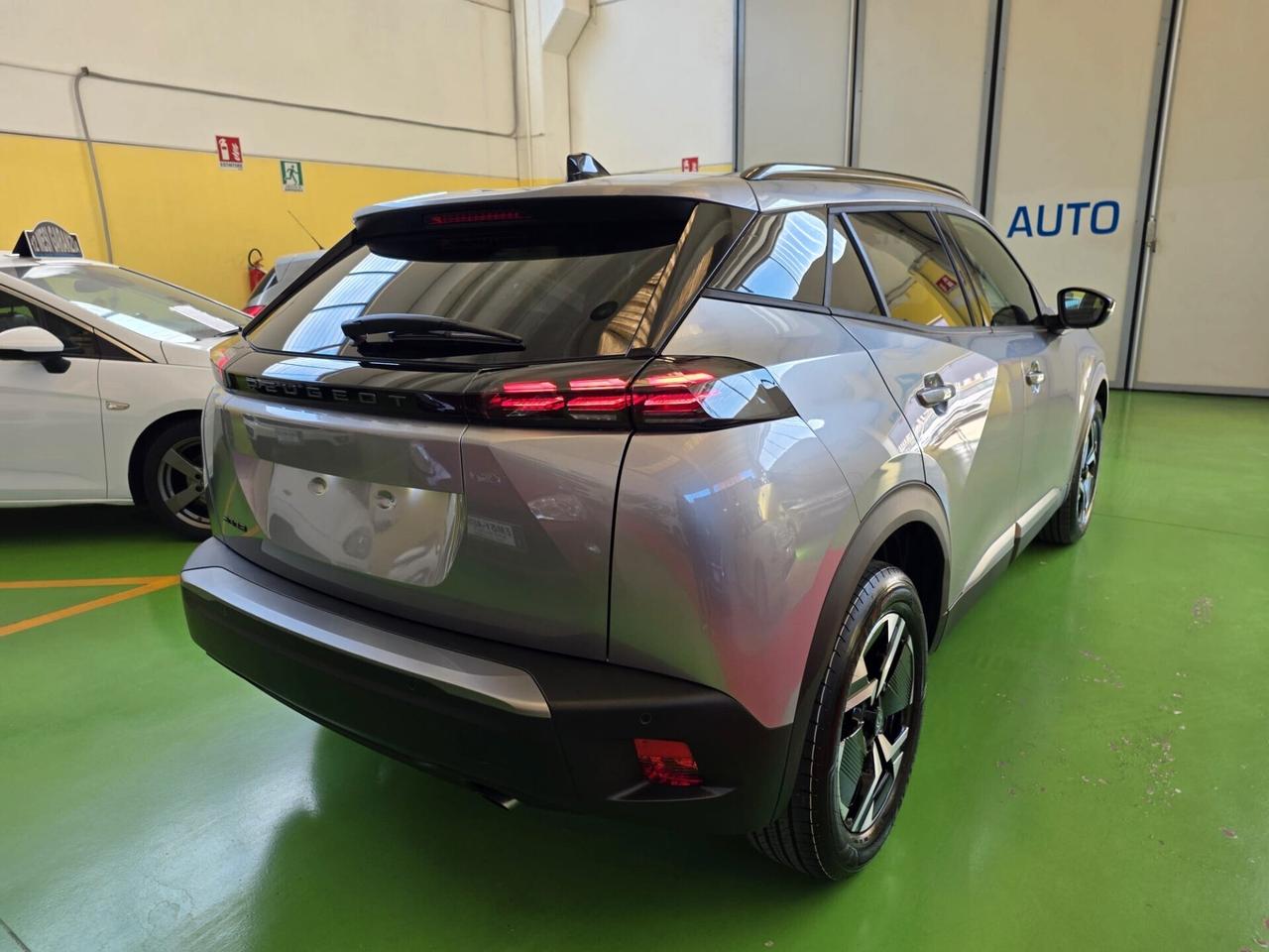 Peugeot 2008 Puretech 100cv. Allure 1.2 b. KM. 0