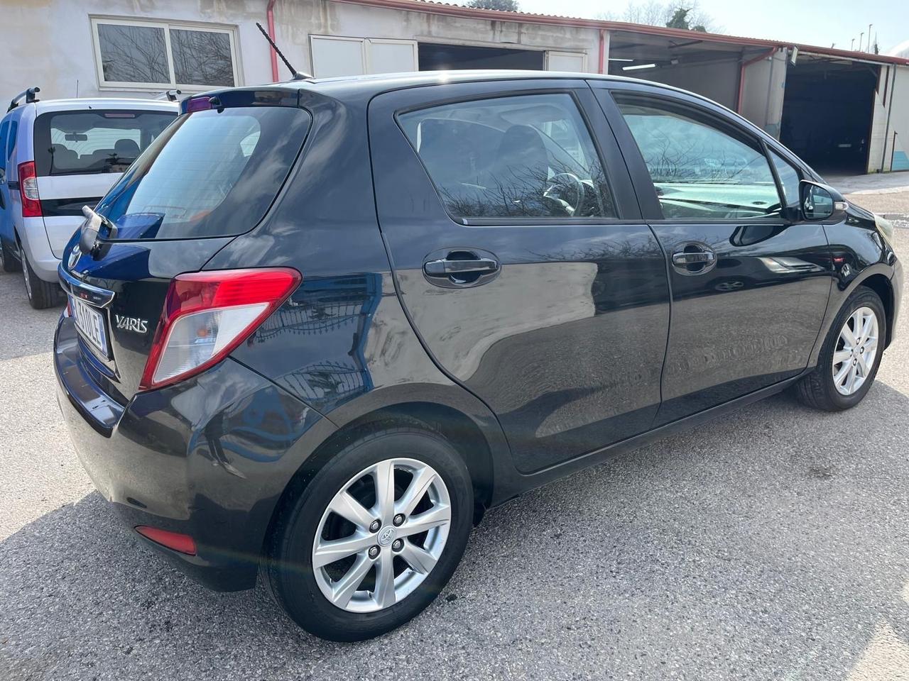 Toyota yaris 5P-1.0 benz-98000km-Full-2012