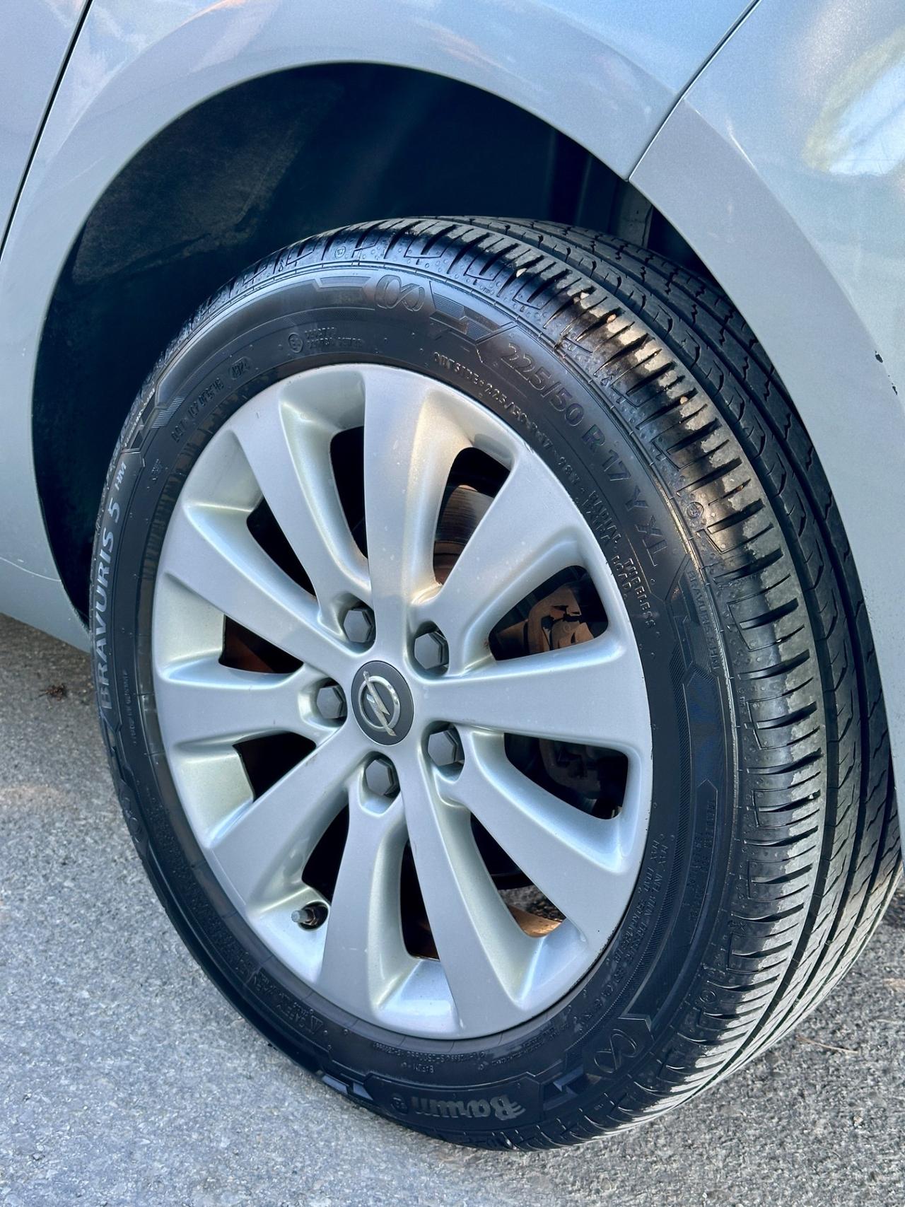 Opel Zafira Tourer 1.6 Turbo soli 115000 km 7 posti
