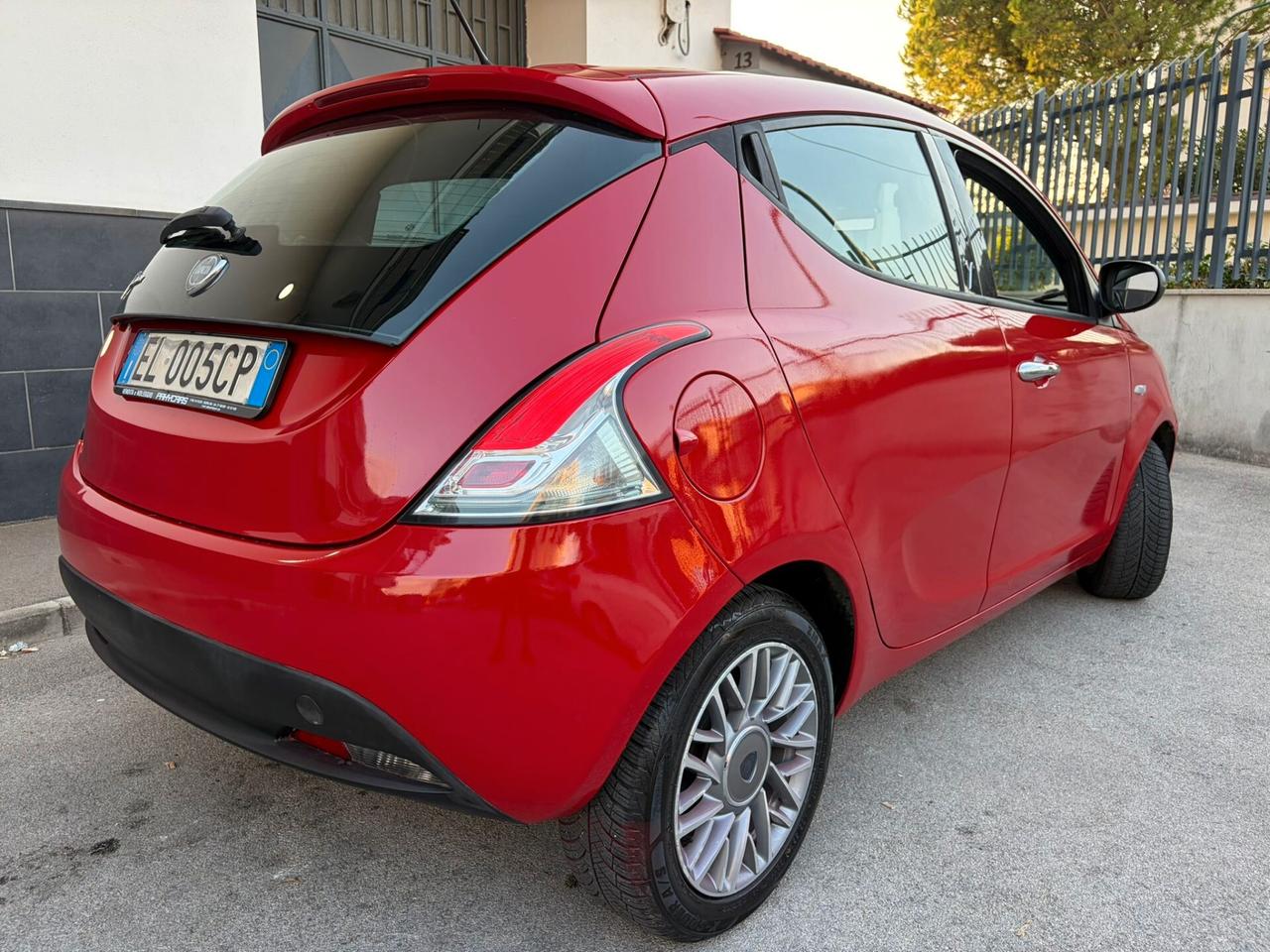 Lancia Ypsilon 1.2 69 CV 5 porte S&S Platinum