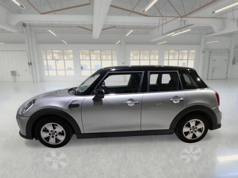 MINI COOPER ESSENTIAL AUTO 5 PORTE BERLINA