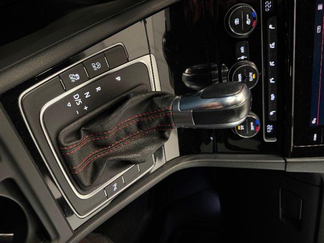 VOLKSWAGEN Golf GTI Performance DSG