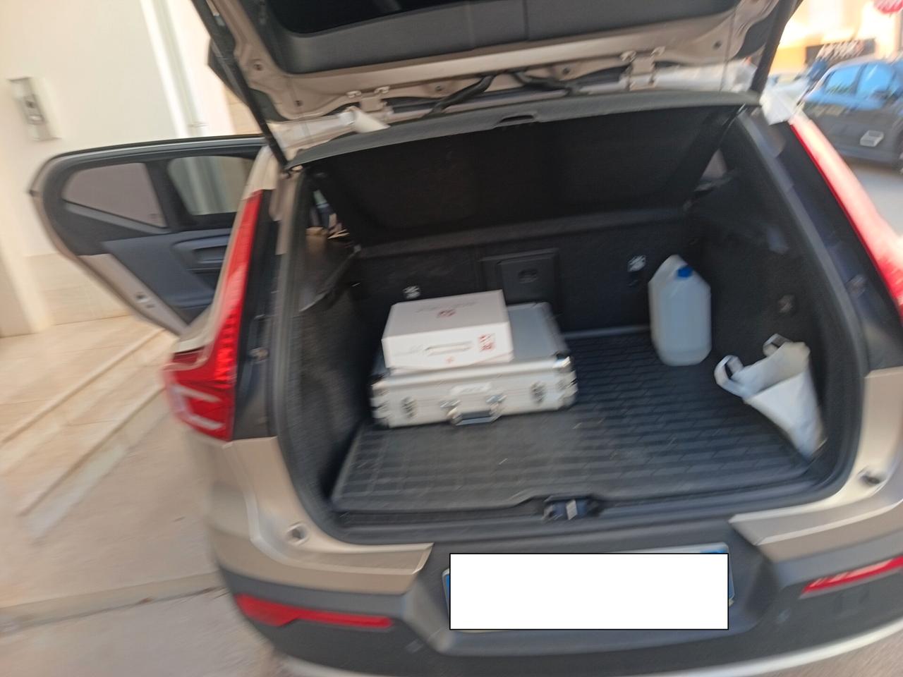 Volvo XC40 Core Autocarro N1 Detraibile al 100%