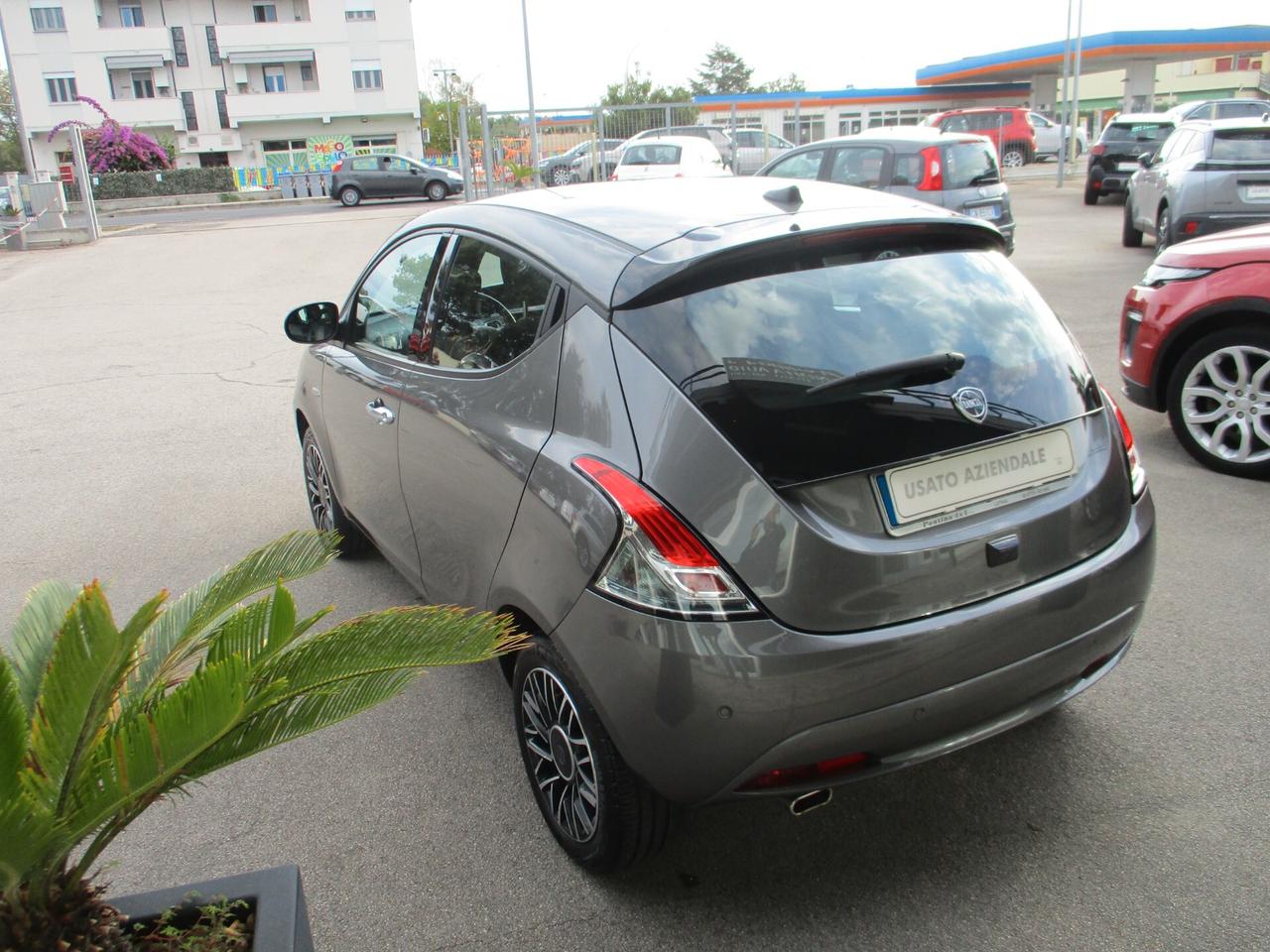 Lancia Ypsilon 1.0 FireFly 5 porte S&S Hybrid Platino