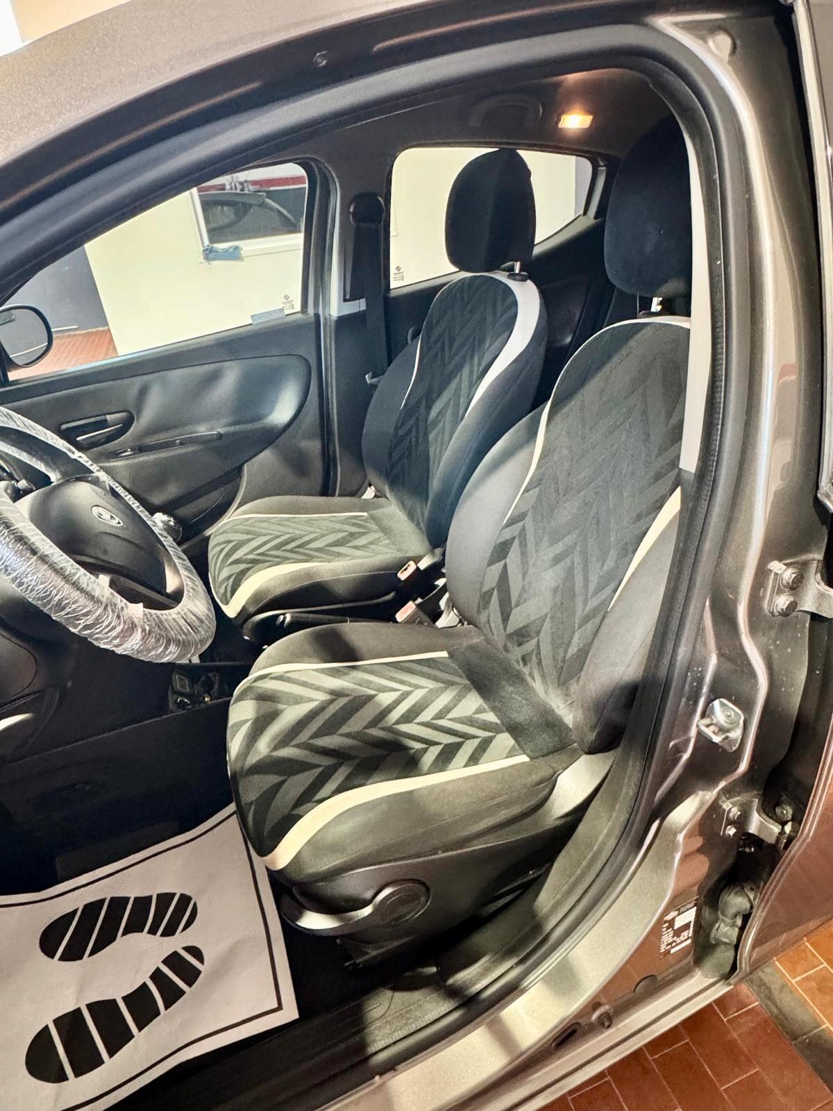 Lancia Ypsilon 1.2 69 CV 5 porte GPL Ecochic Gold