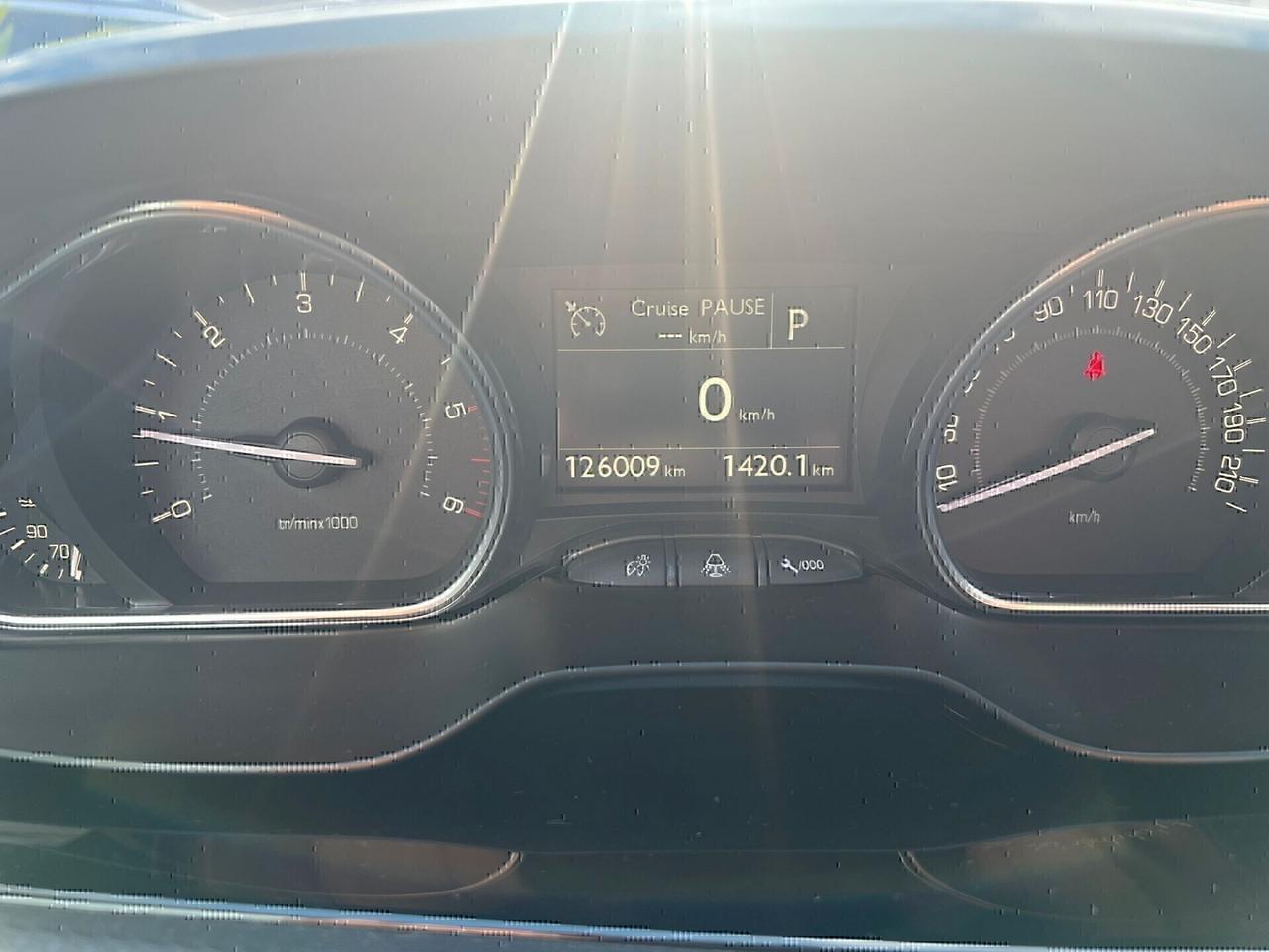 Peugeot 2008 BlueHDi 120 EAT6 S&S Allure