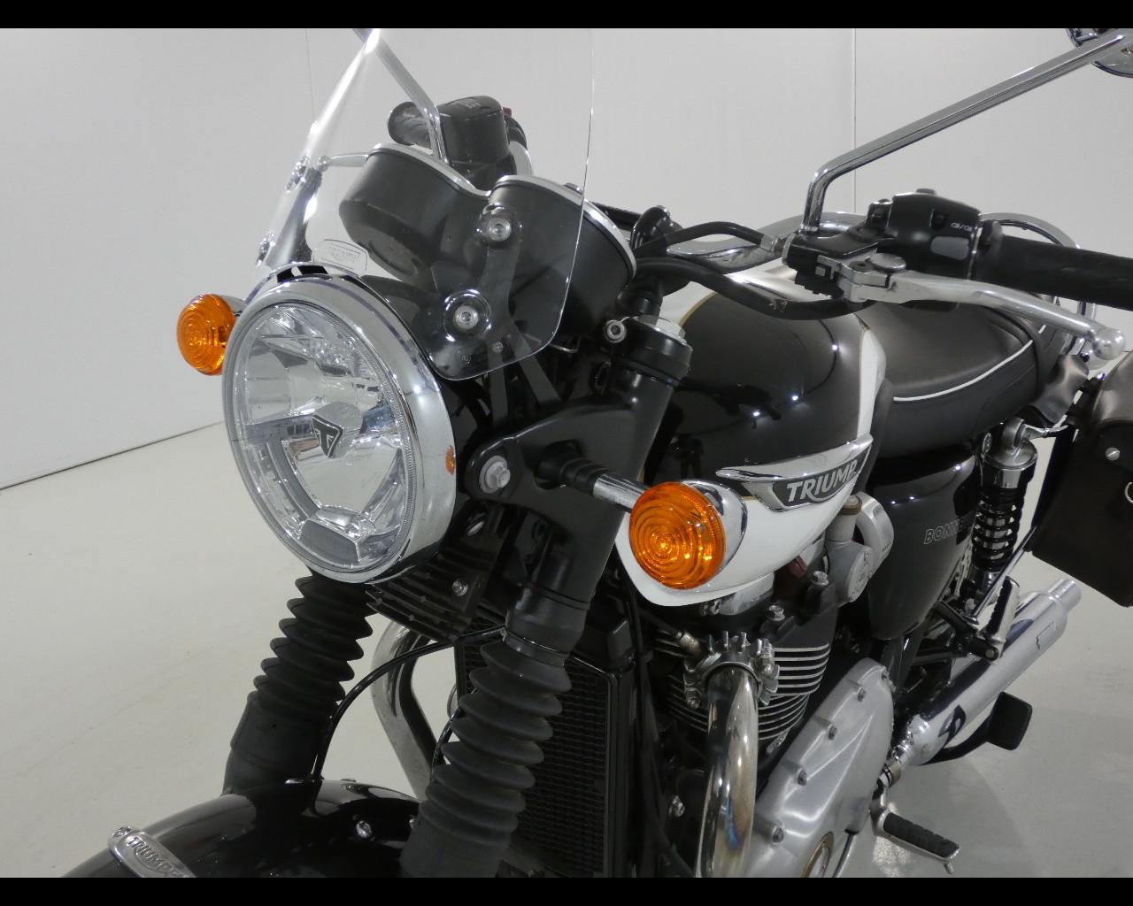 TRIUMPH Bonneville - T120