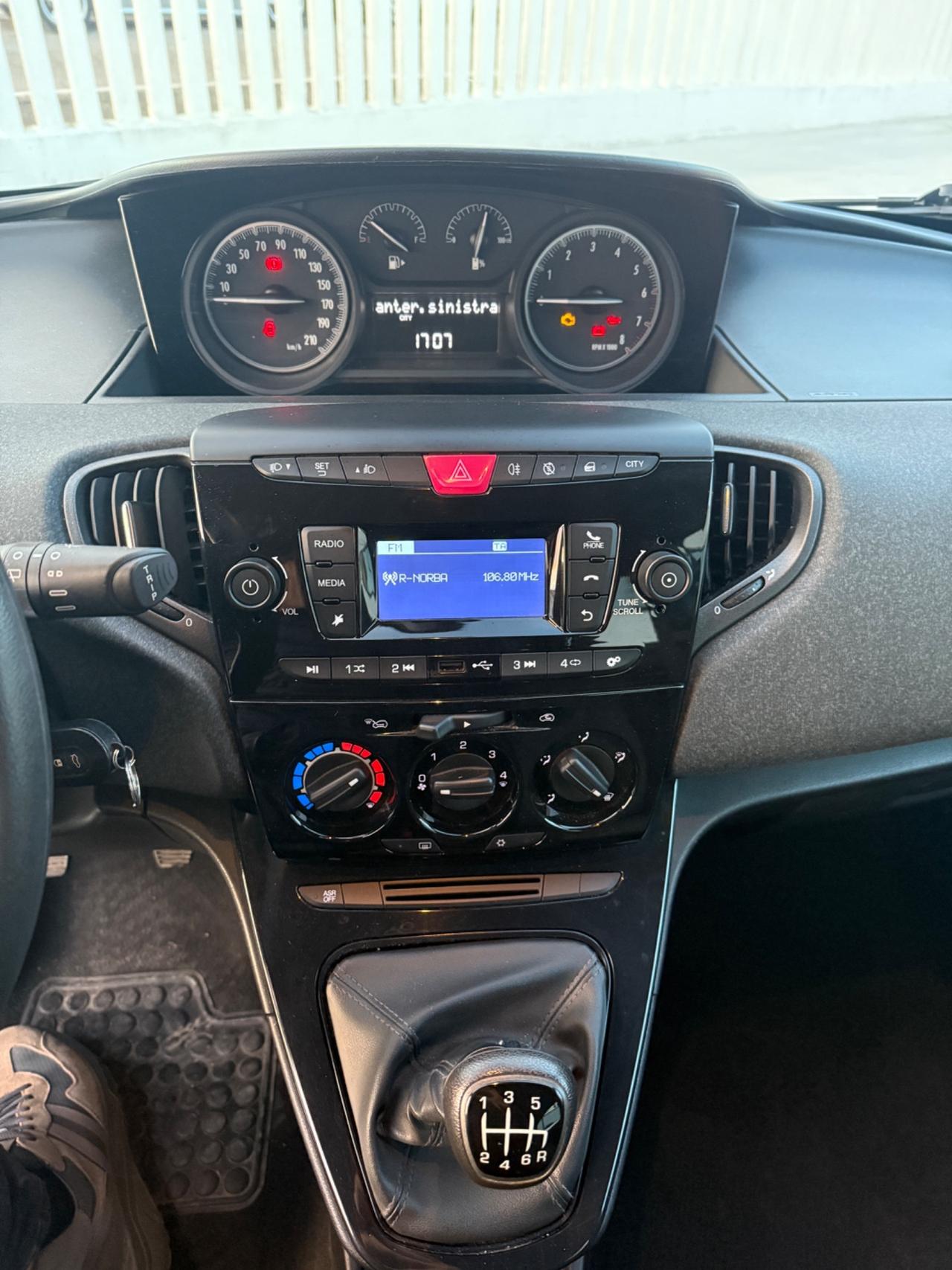 Lancia Ypsilon 1.0 FireFly 5 porte S&S Hybrid Ecochic Gold