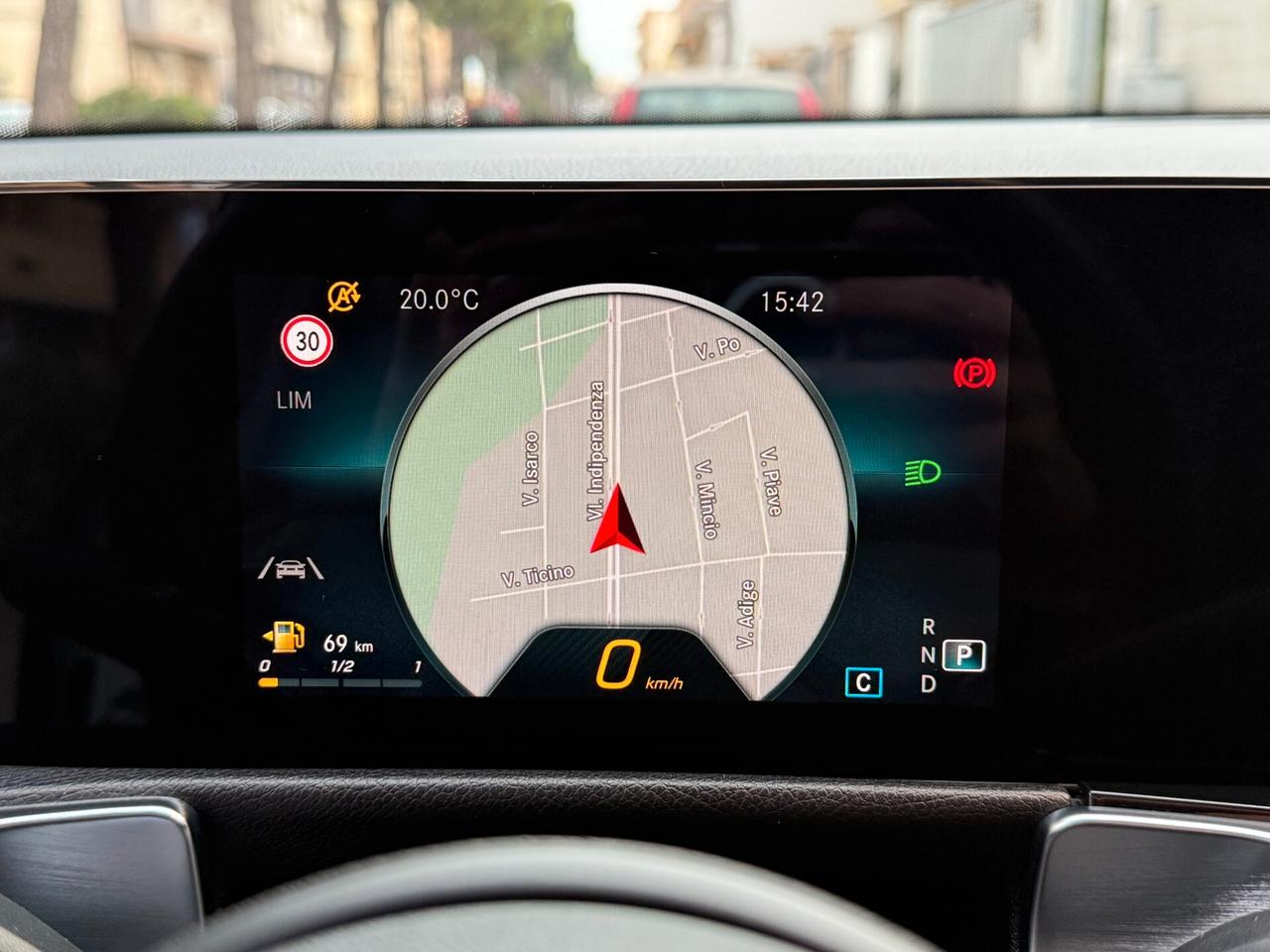 Mercedes GLB 180d Automatic PELLE CAMERA NAVI 2021