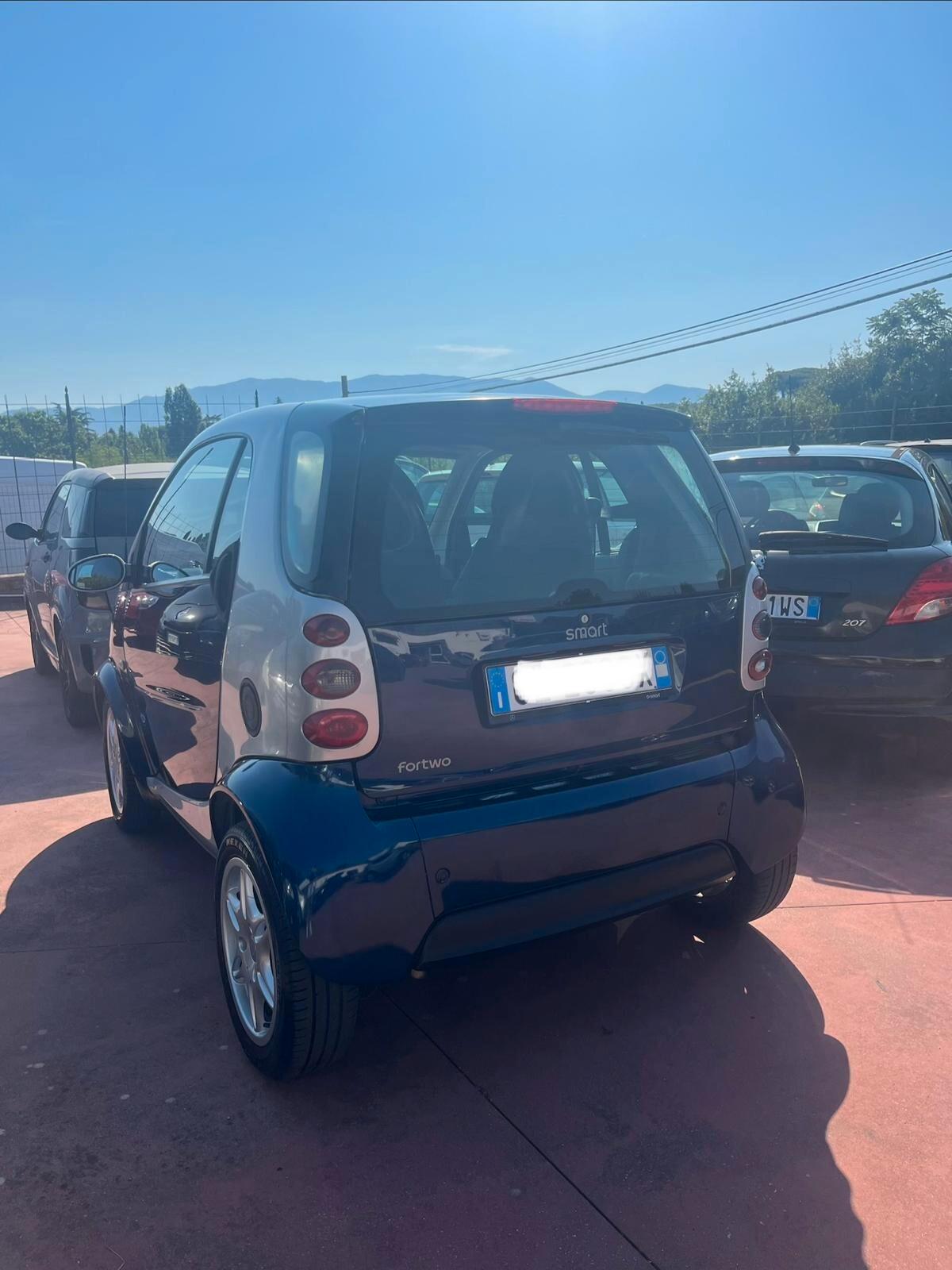 Smart 700 city-coupé pure (45 kW)