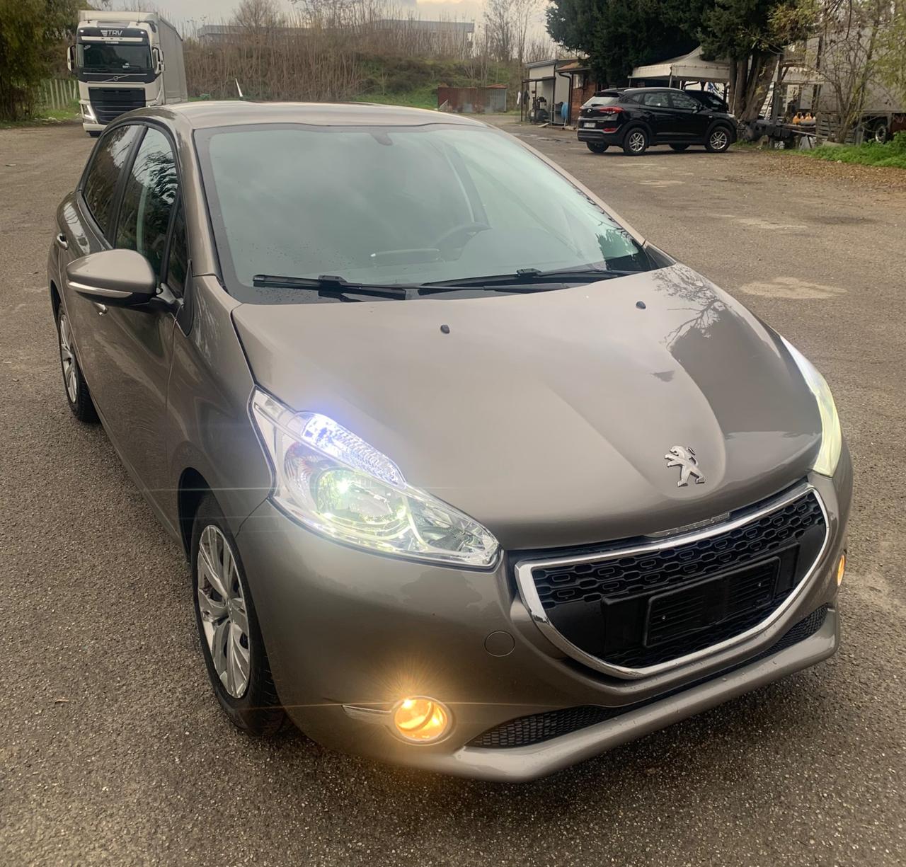 Peugeot 208 1.4 HDi 68 CV 5p Allure 130000KM