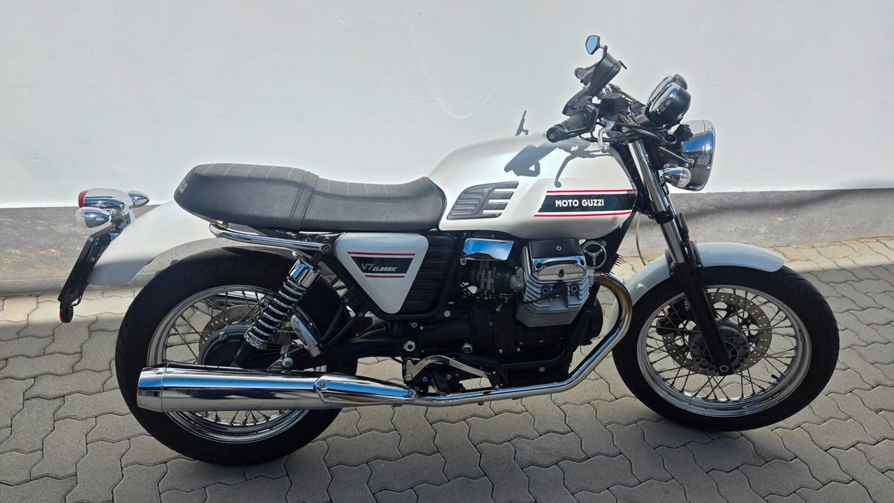 Moto Guzzi V7 SPECIAL