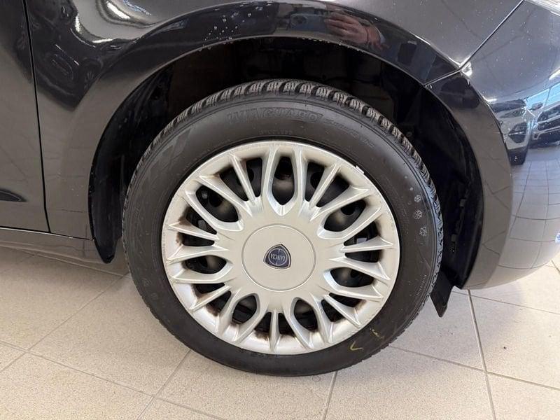 Lancia Ypsilon 1.2 69 CV 5 porte Gold