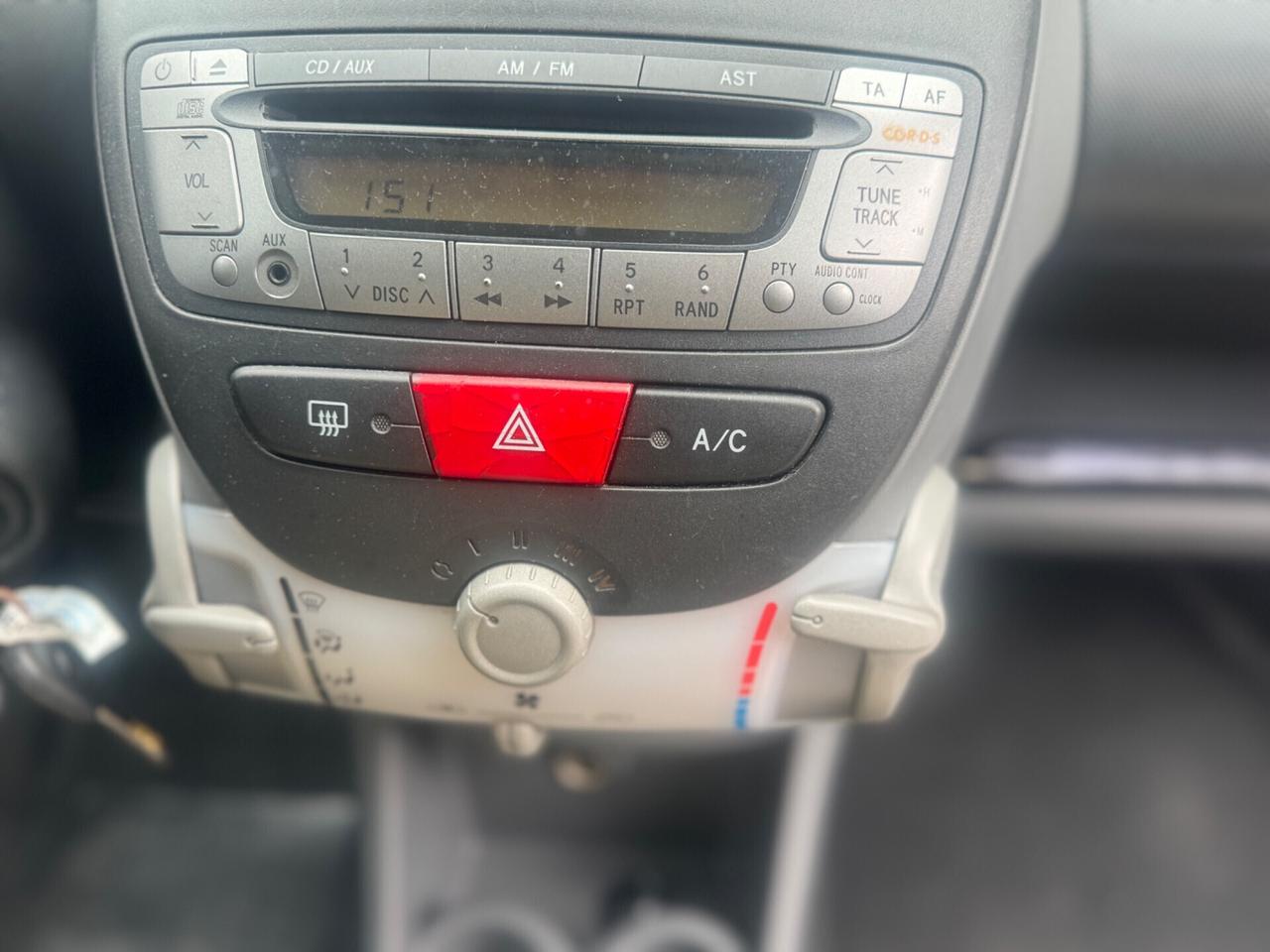 Peugeot 107 1.0 68CV 5p. 2Tronic automatica 2007