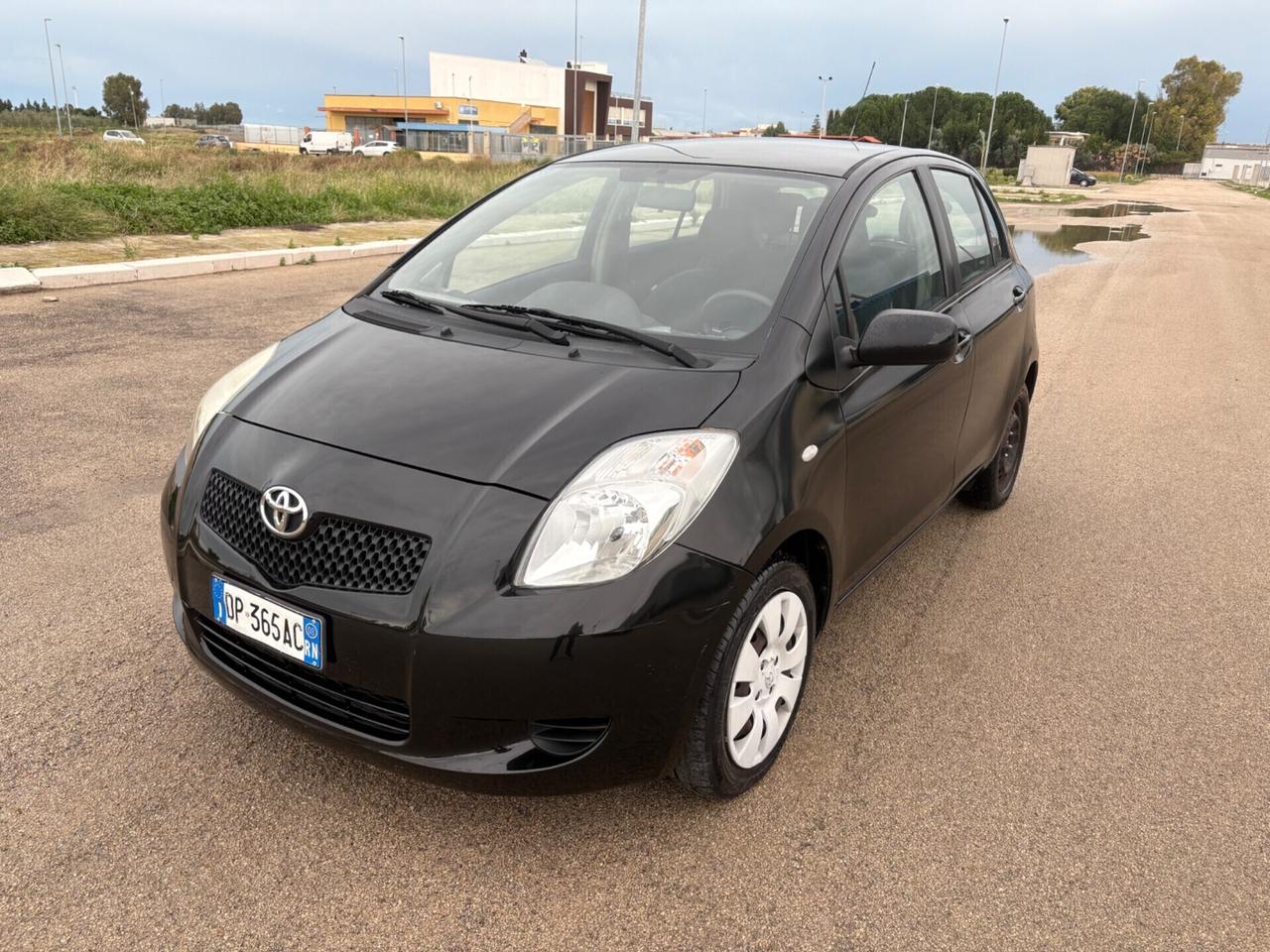 Toyota Yaris 1.0 5 porte
