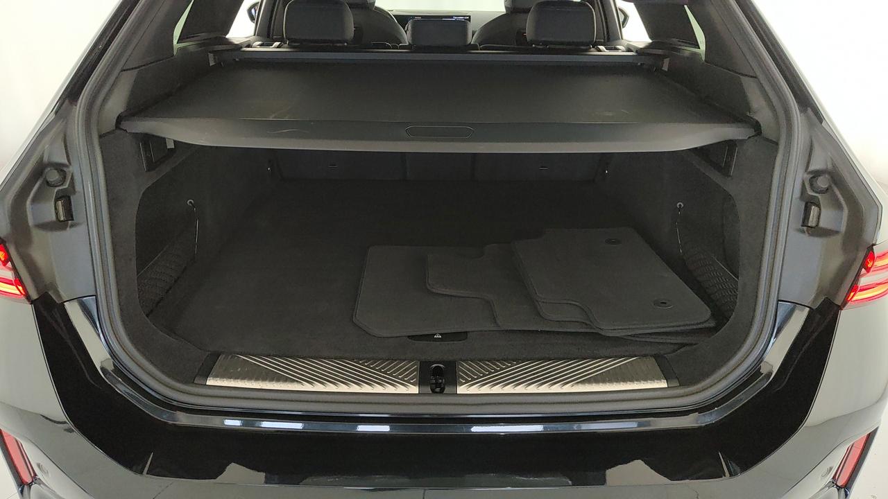 BMW Serie 5 G61 2024 Touring - 520d Touring 48V xdrive MSport Pro auto