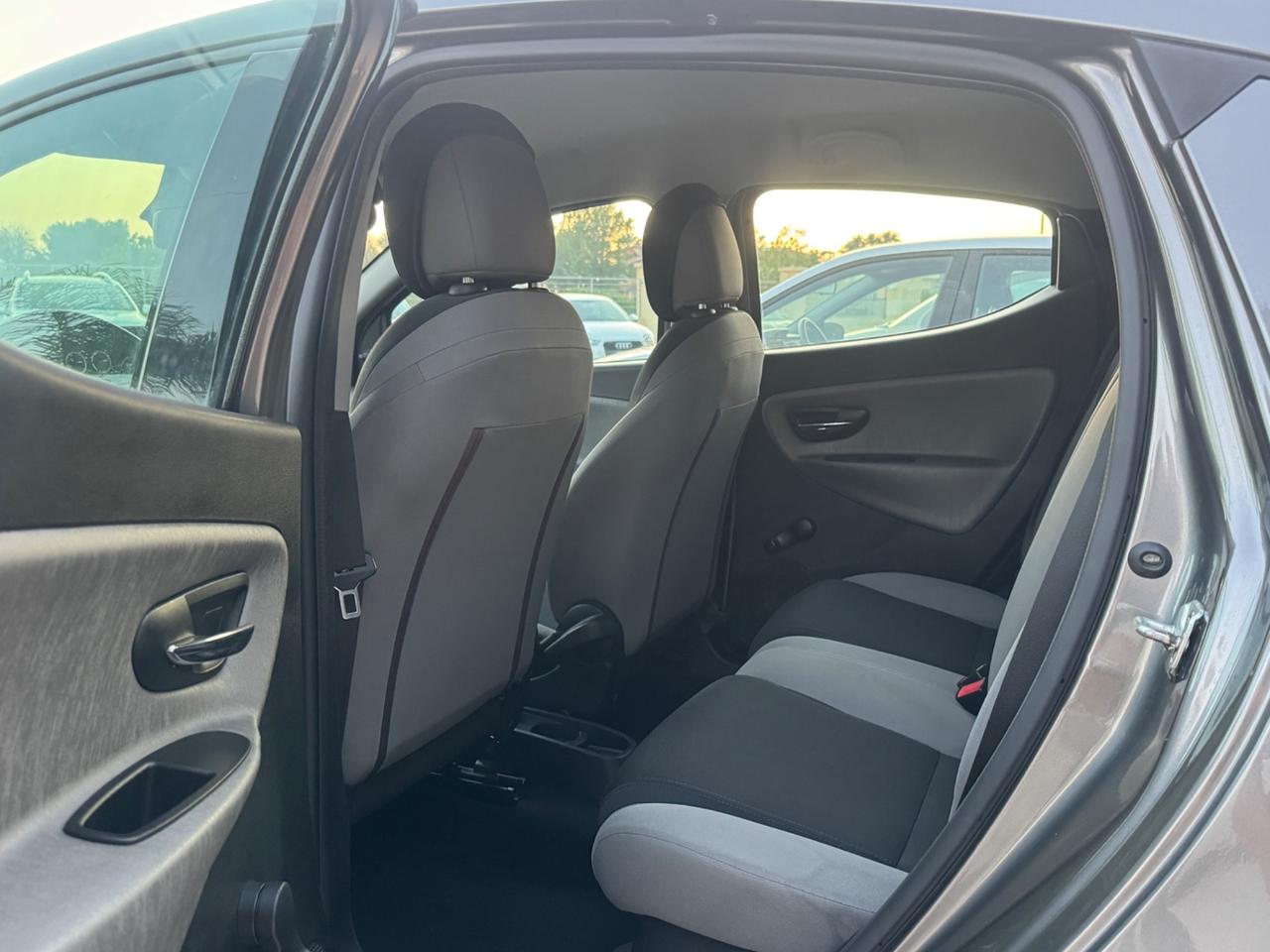 Lancia Ypsilon 1.2 69 CV 5 porte S&S Gold