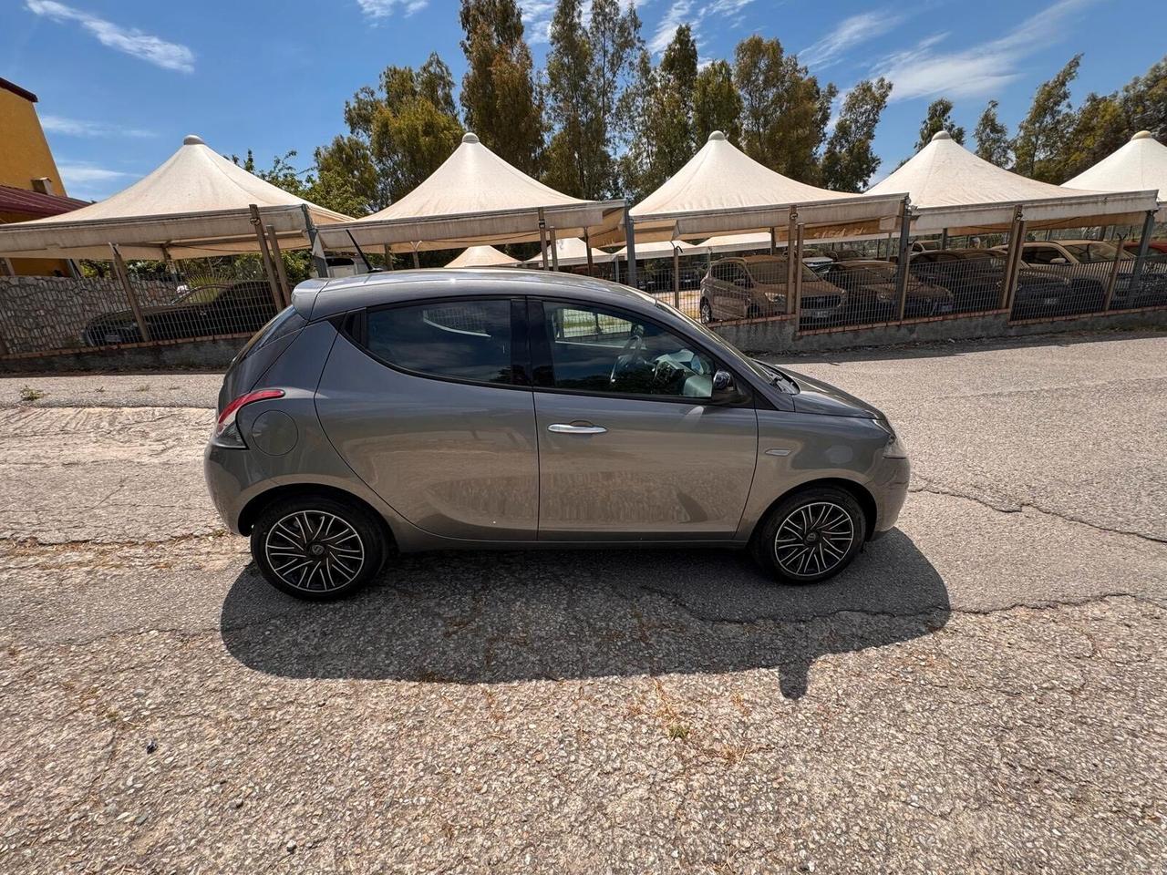 Lancia Ypsilon 1.0 FireFly 5 porte S&S Hybrid Silver Plus