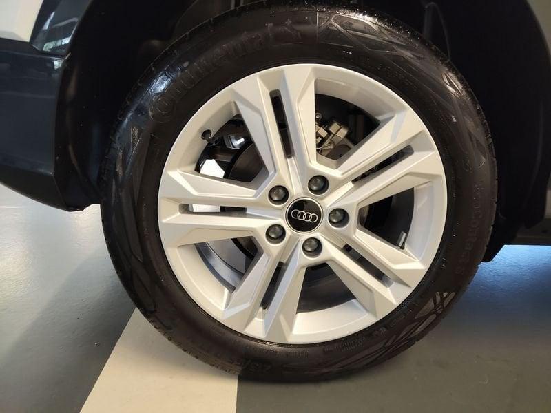Audi Q2 30 TFSI Business Advanced