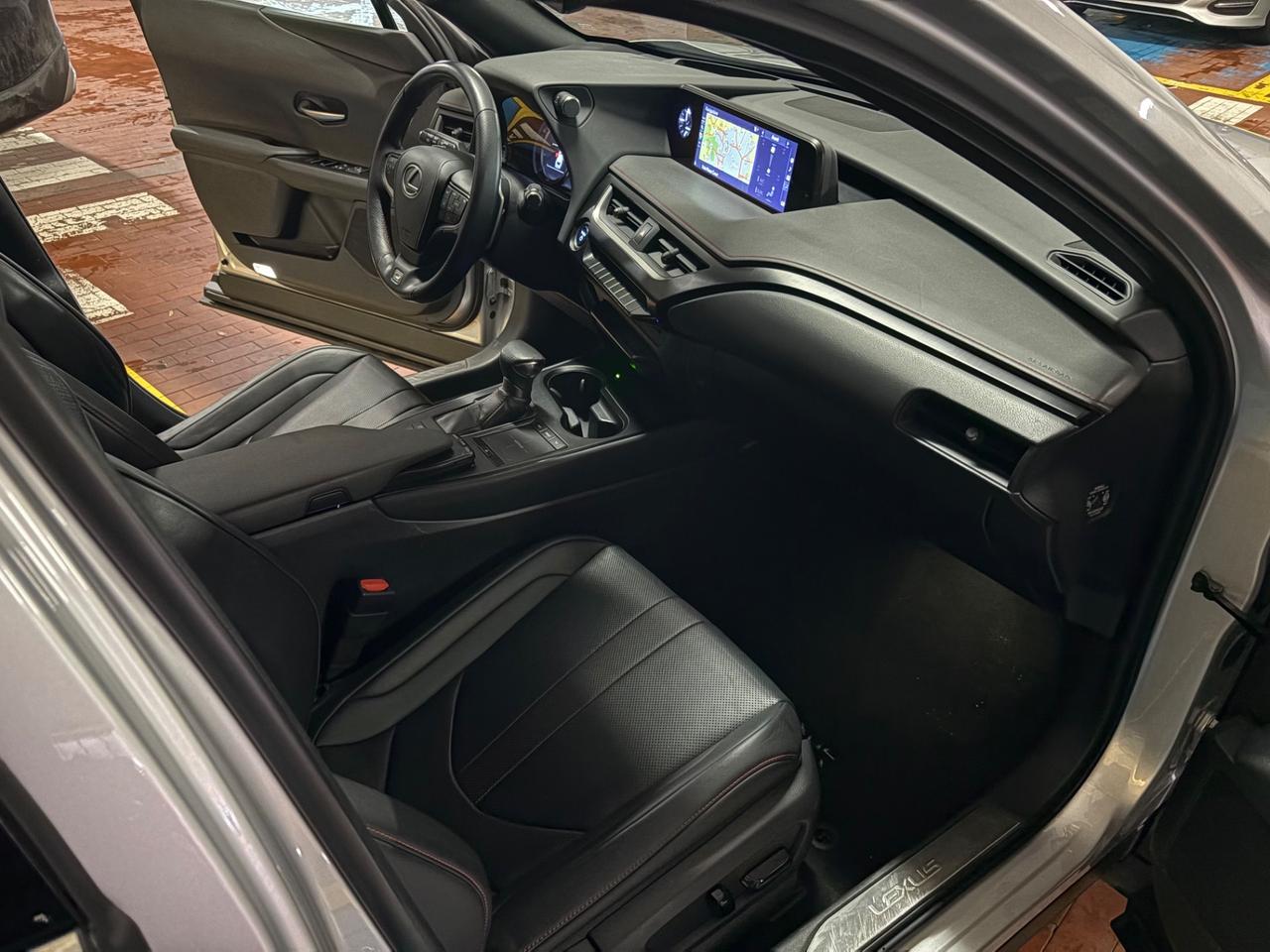 Lexus UX Hybrid 4WD F Sport