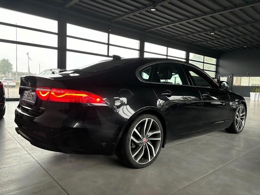 Jaguar XF 2.0 D 180 CV awd