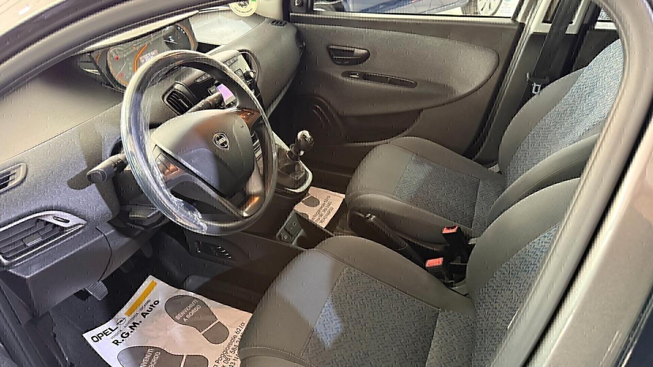 Lancia Ypsilon 1.0 FireFly 5 porte S&S Hybrid Silver
