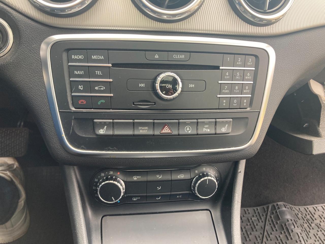 Mercedes-Benz GLA 200 Sport Automatica Panorama Cerchi X 18