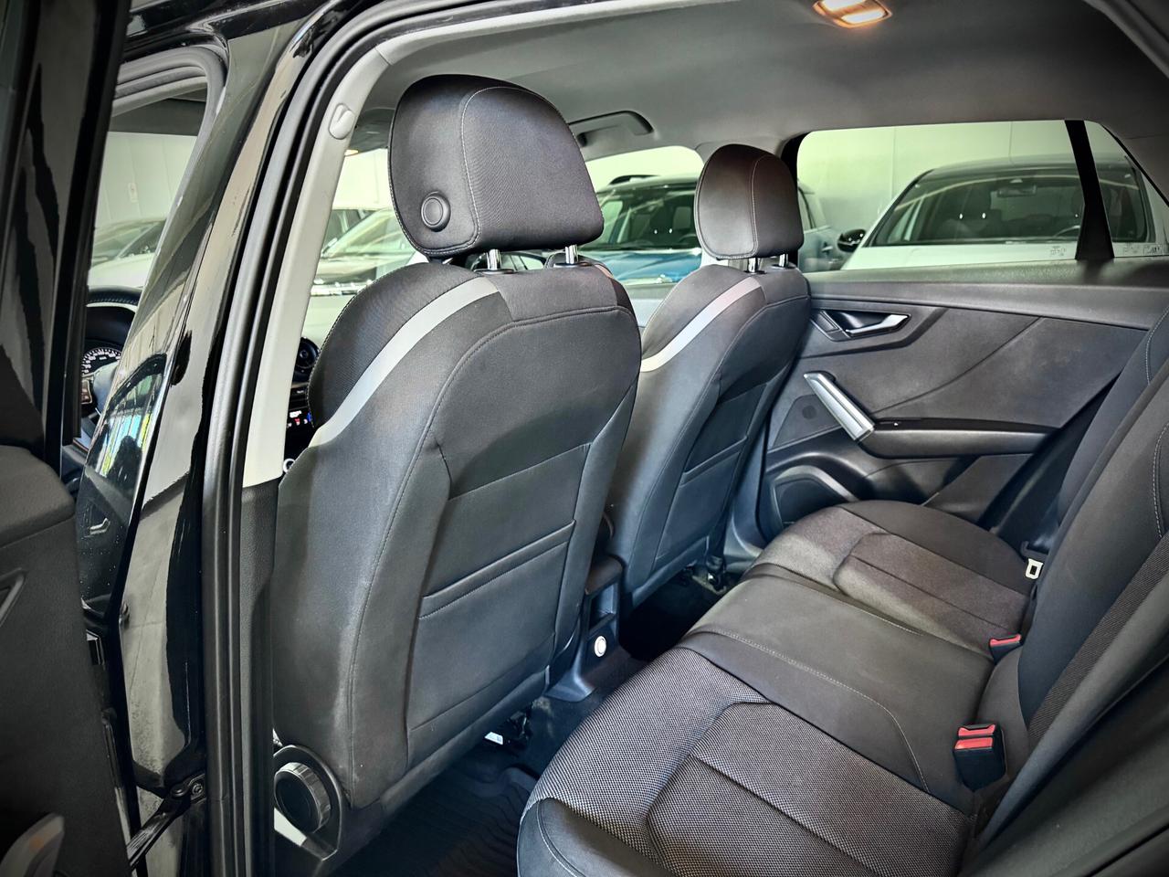 Audi Q2 1.6 TDI 116CV Identity Black