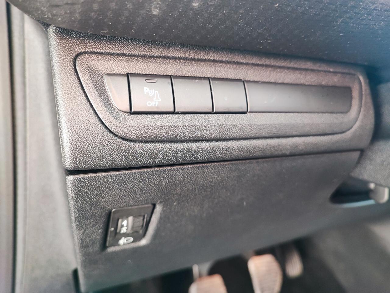 Peugeot 2008 BlueHDi 100 Black Matt