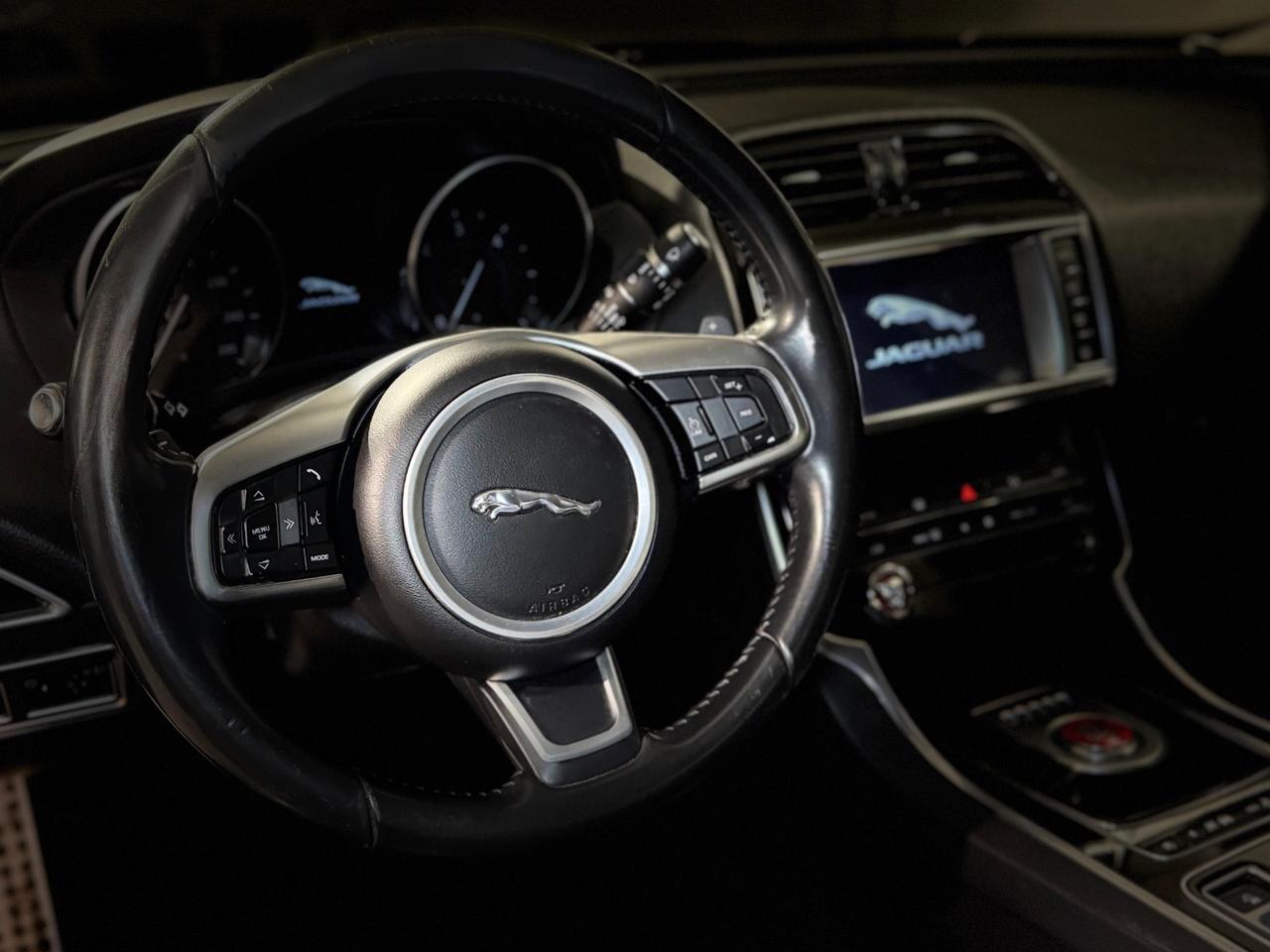 JAGUAR XE*2.0*180 CV*AWD*R-LINE*