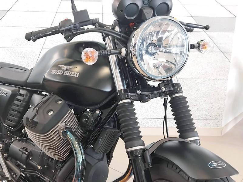 Moto Guzzi V7 II Stone