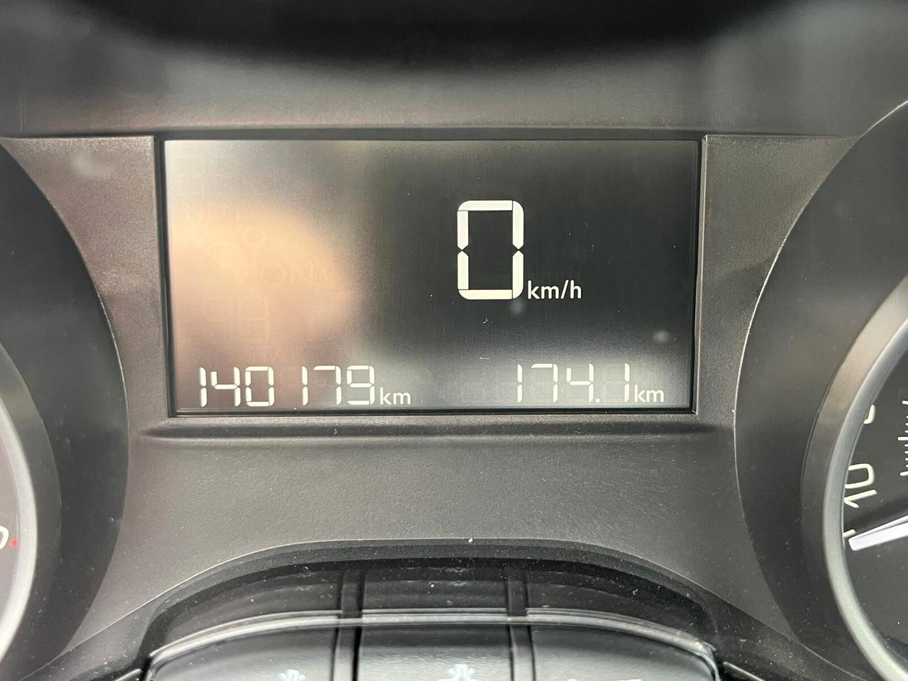 Peugeot 2008 BlueHDi 100 S&S Signature