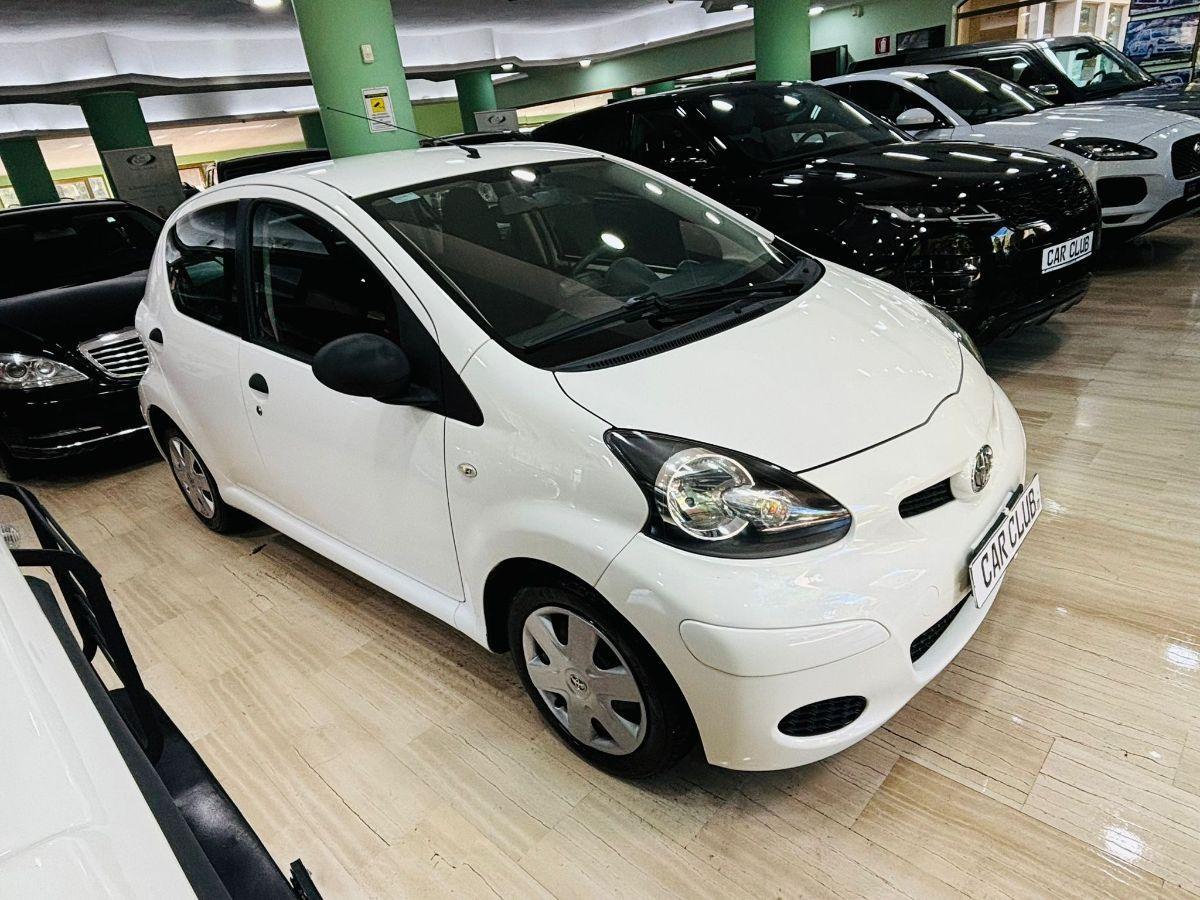 Toyota Aygo 1.0 12V VVT-i 5p. Lounge Connect Navi My'13