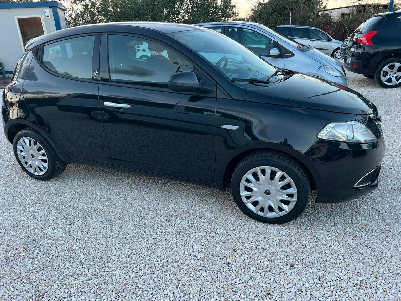 Lancia Ypsilon 1.2 69 CV 5 porte S&S Platinum