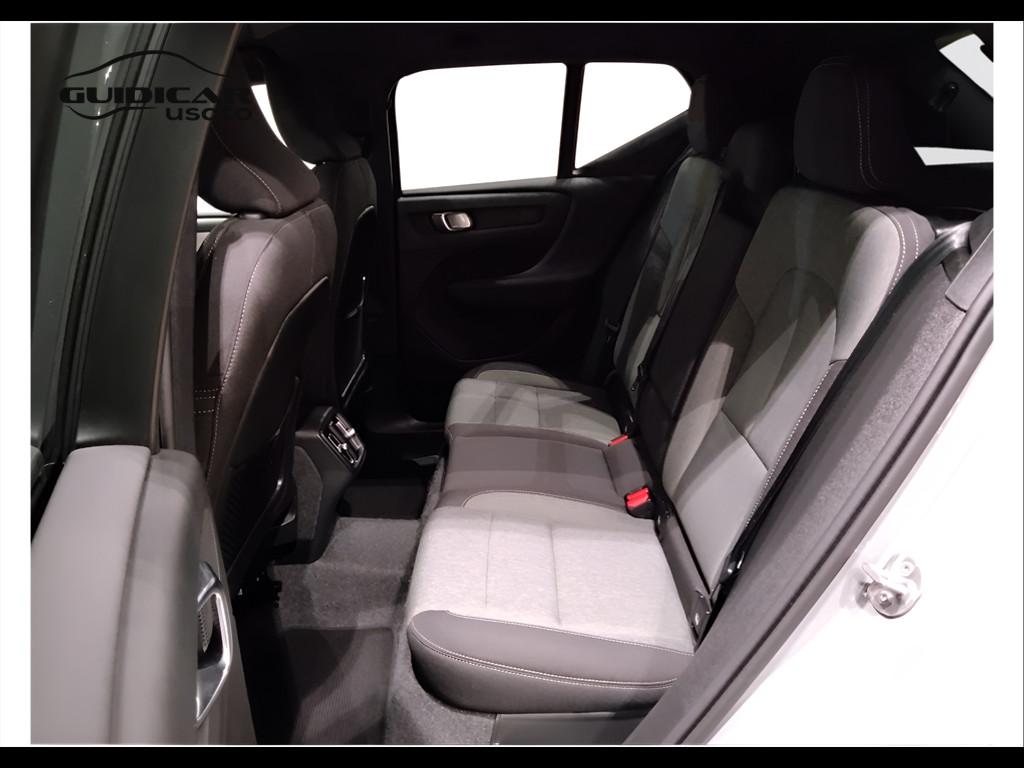 VOLVO XC40 2023 - XC40 2.0 b3 Plus Dark auto