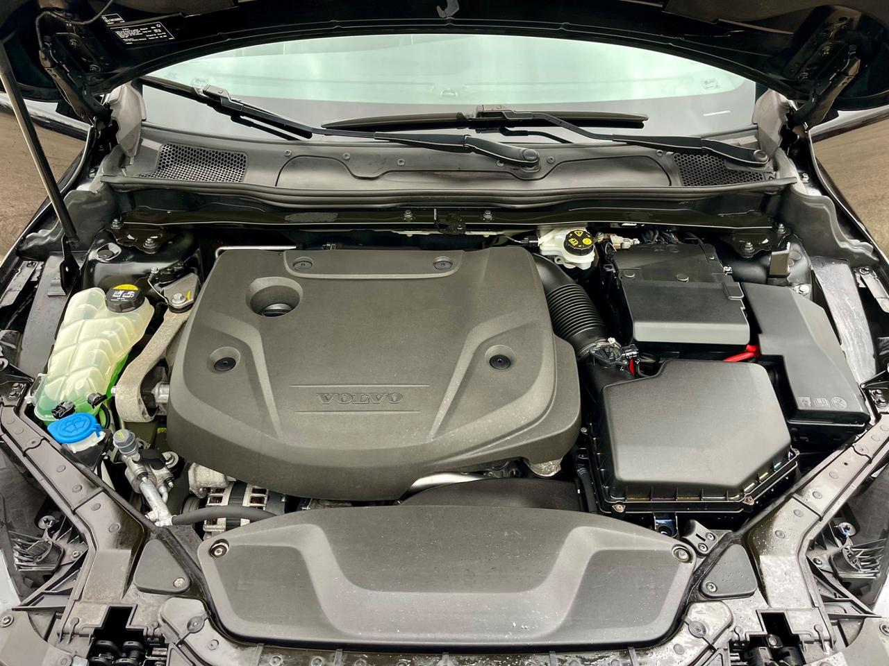 VOLVO V40 2.0 D2 120CV R-DESIGN FULL LED MY17