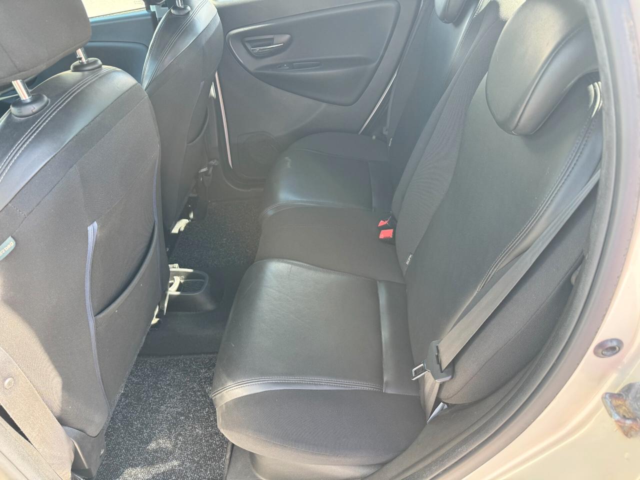 Lancia Ypsilon 0.9 TwinAir 85 CV 5 porte S&S Platinum
