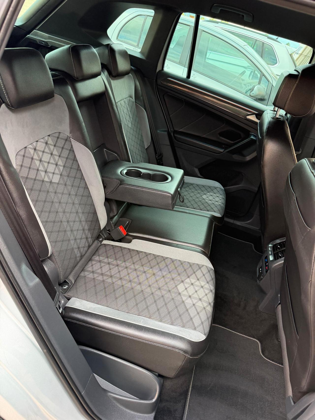 Volkswagen Tiguan 2.0 TDI 150 CV SCR DSG 4MOTION R-Line