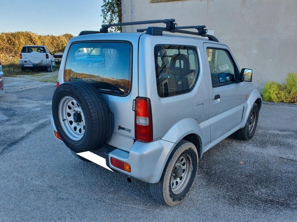 Suzuki Jimny 1.5 DDiS 86CV 4x4 JLX Autocarro